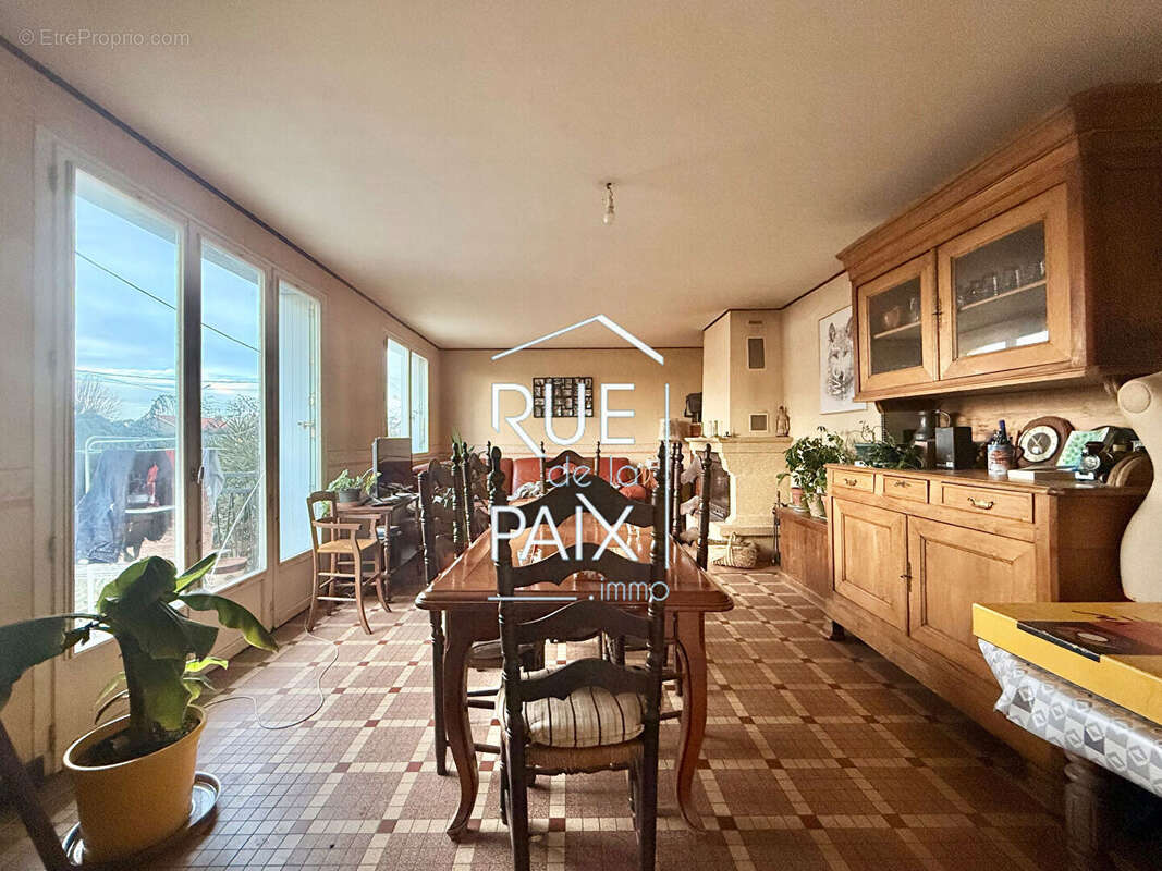 Maison à SAINT-VARENT