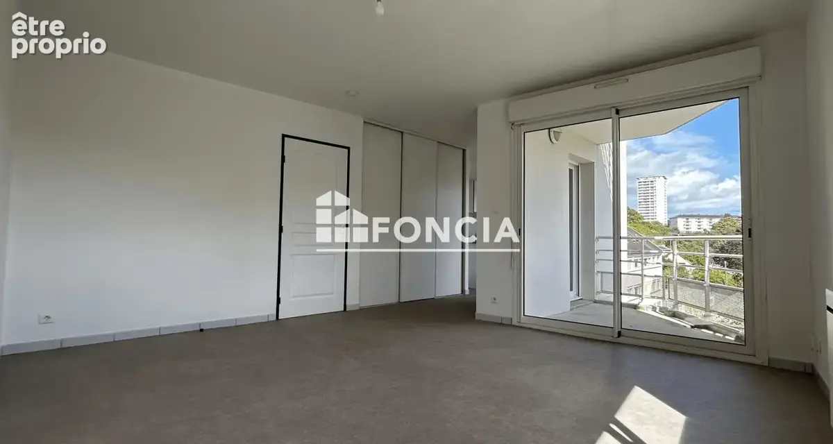 À VENDRE : T2 avec balcon et garage fermé – Saint-Brieuc Centre - photo 2