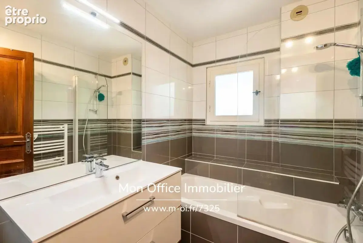 Référence : 7325-MTE - Duplex de type 4 de 100 m² - deux balcons- centre ville - photo 8