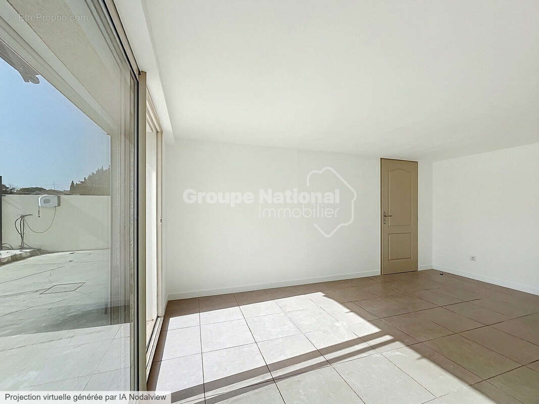 Maison à ENTRAIGUES-SUR-LA-SORGUE