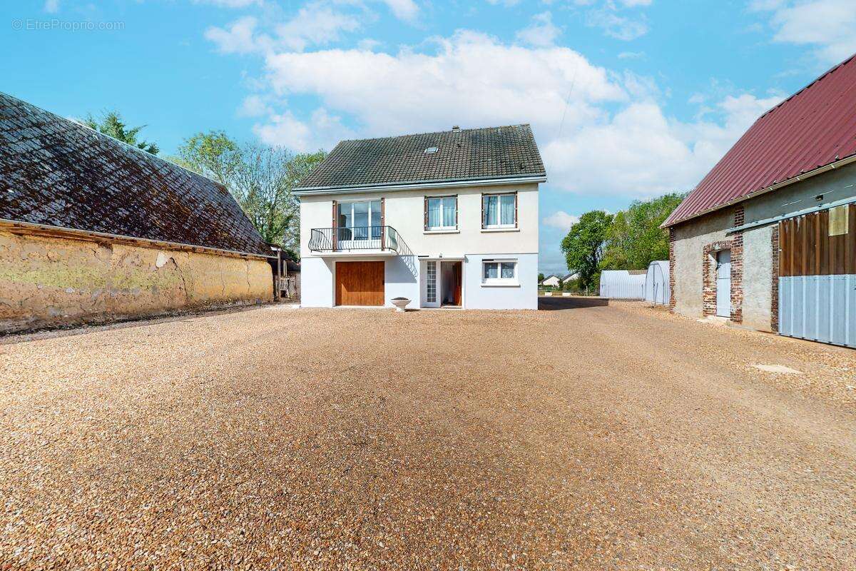 Maison à LA BOURDINIERE-SAINT-LOUP