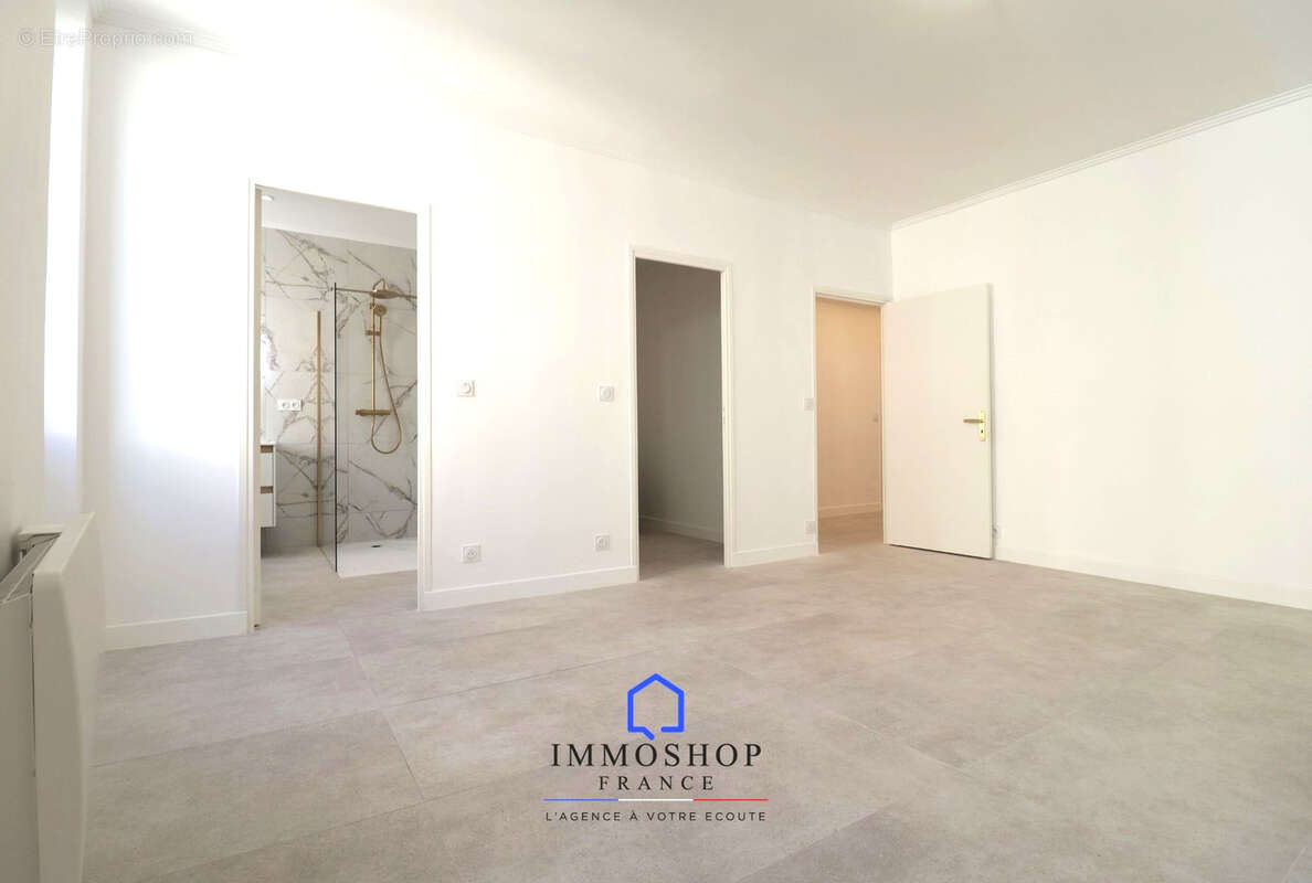 Appartement à MARSEILLE-1E