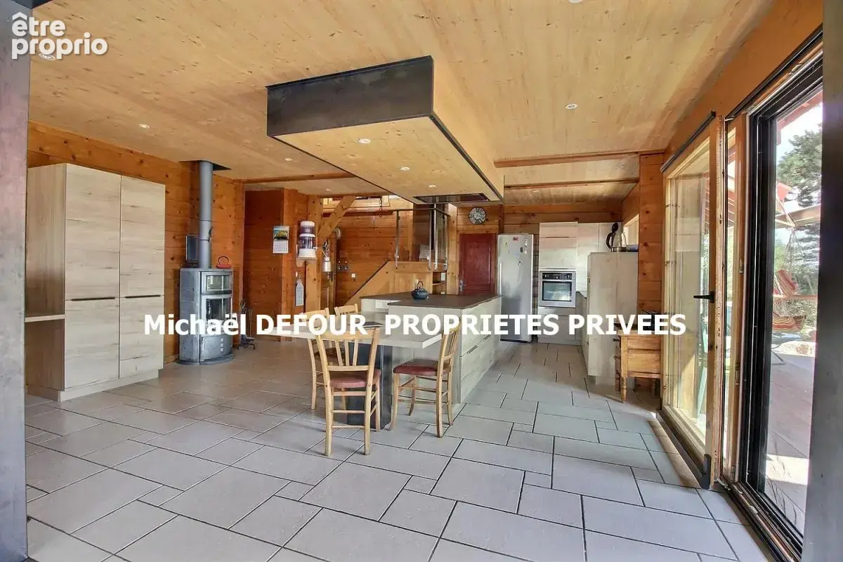 Lapte 43200 Maison en madriers de bois de 172 m² 4 chambres sur 1134 m² de terrain - photo 5