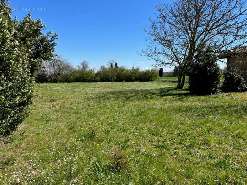 Terrain 1470 m² à Airoux  - photo 3