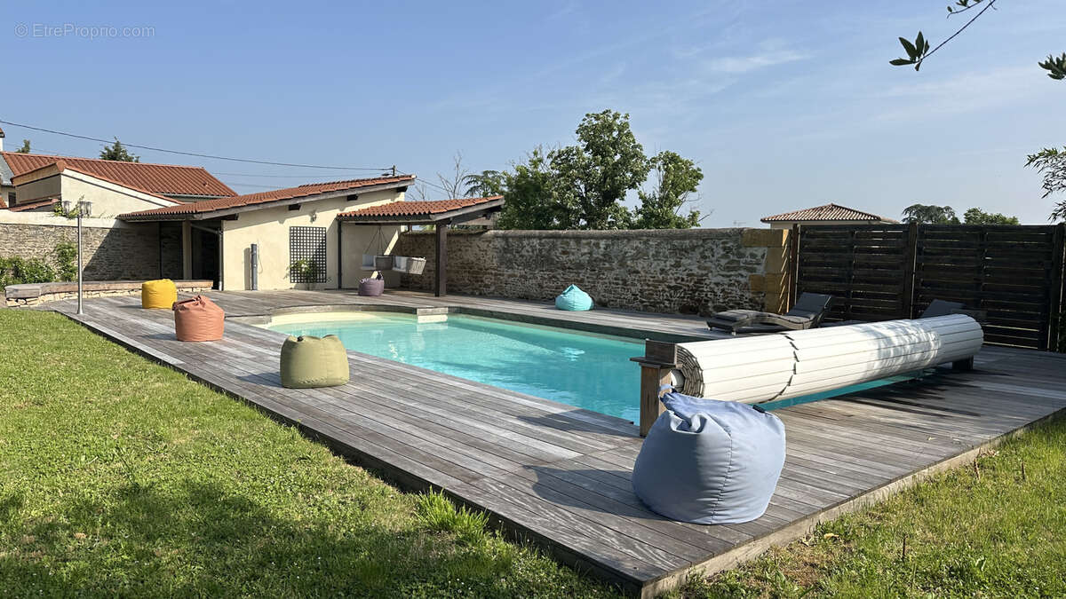 Maison à FLEURIEUX-SUR-L'ARBRESLE