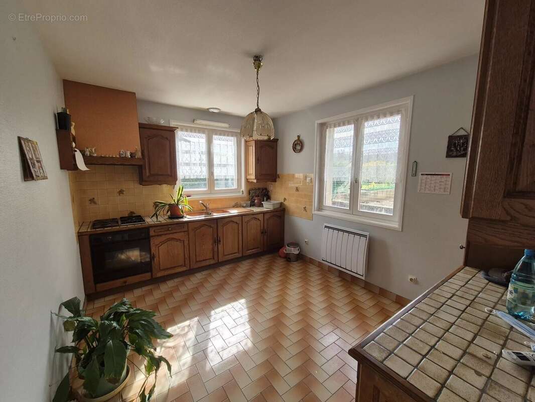 Maison à BRIVES-CHARENSAC