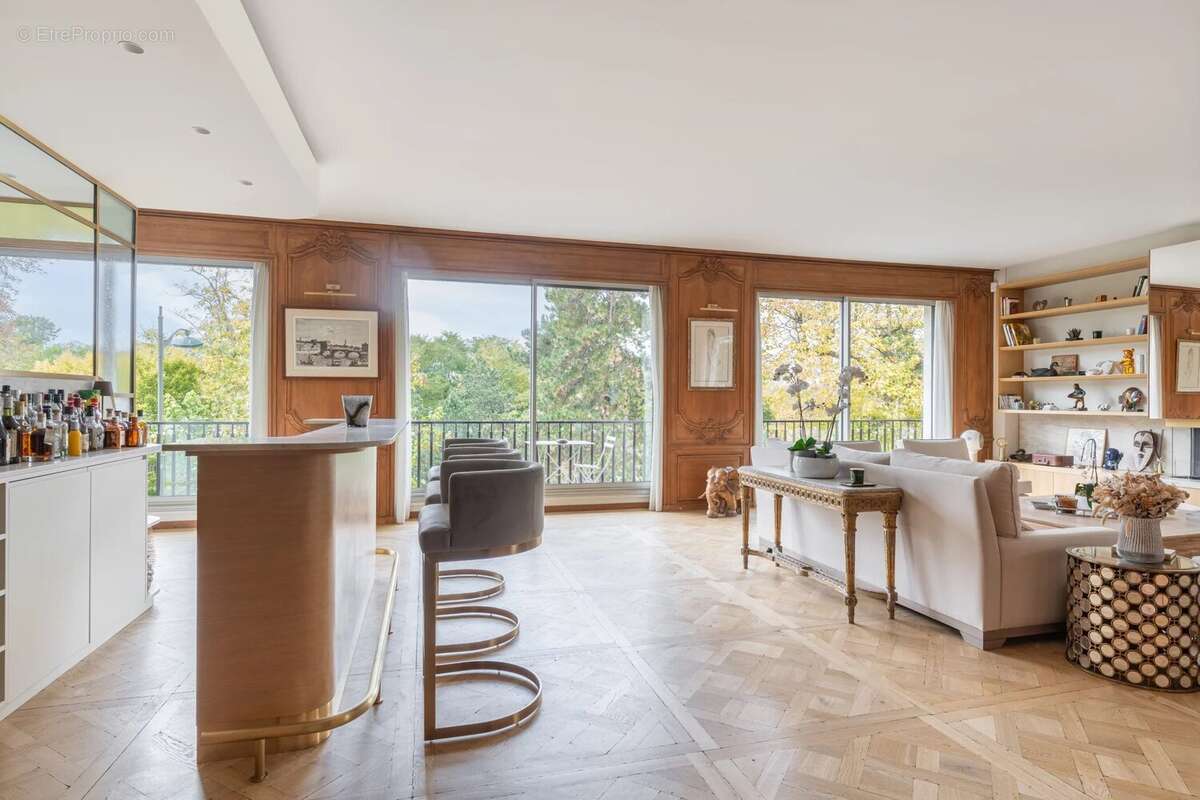 Appartement à PARIS-16E