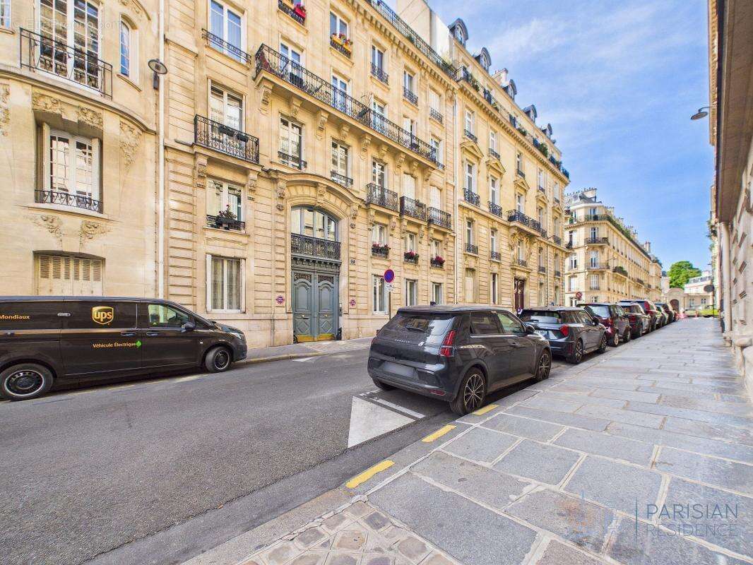 Appartement à PARIS-8E