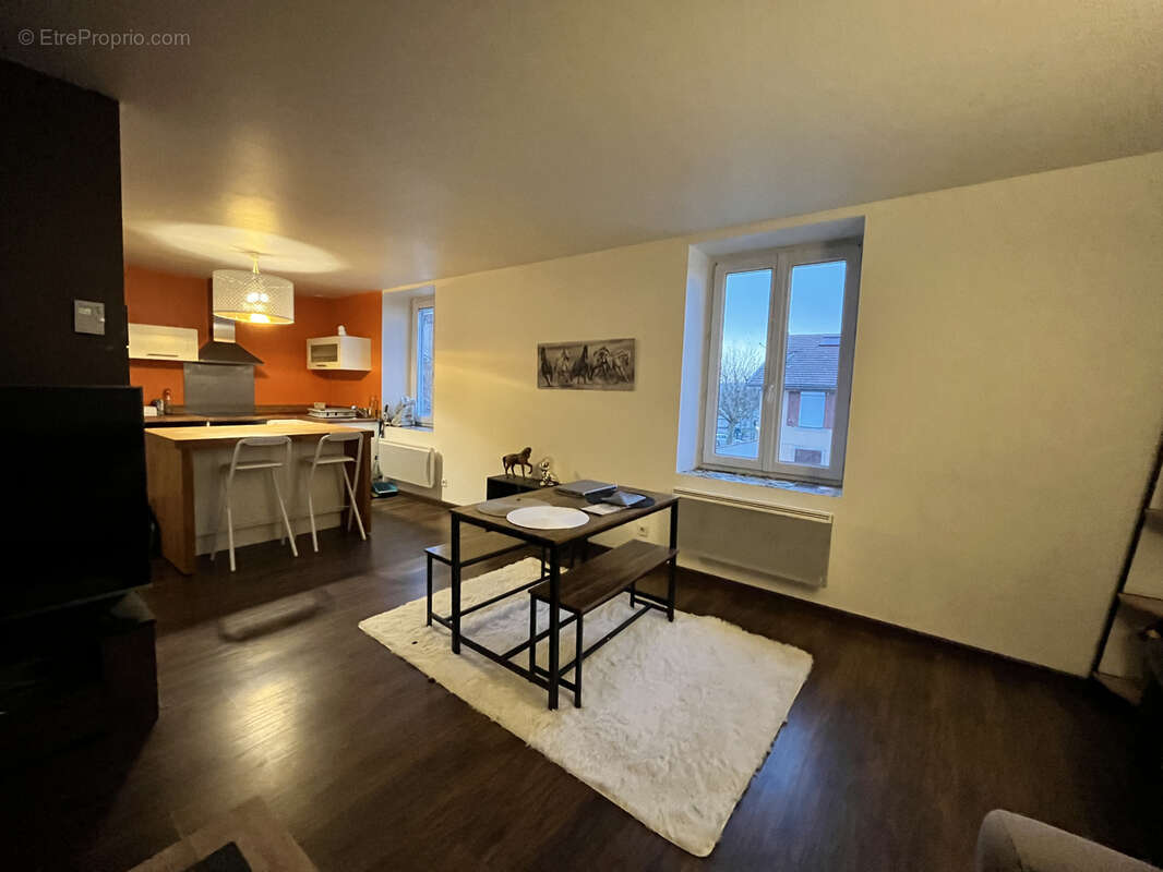 Appartement à VEAUCHE