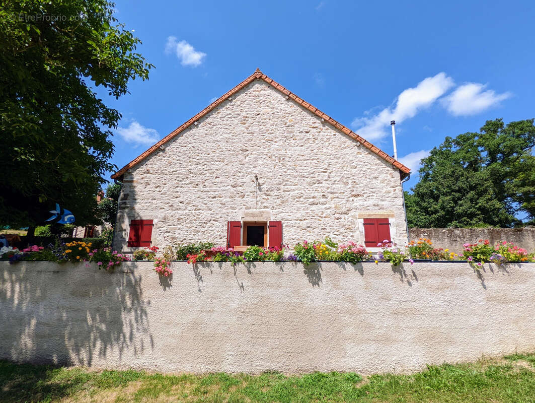 Maison à VICQ-EXEMPLET