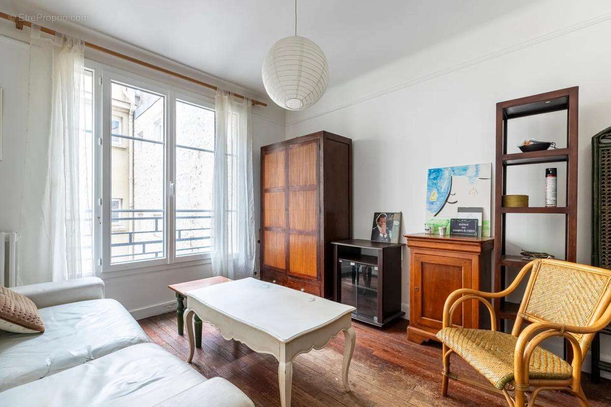 Appartement à PARIS-16E
