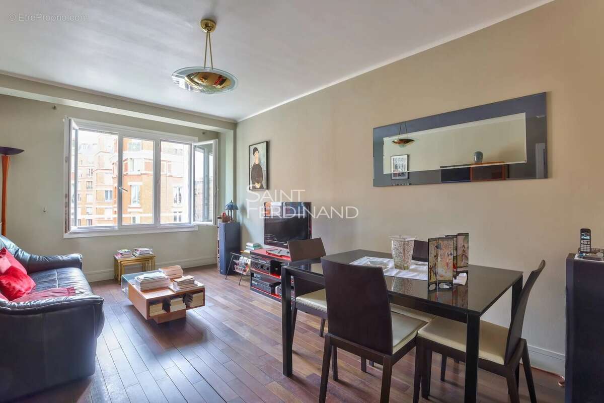 Appartement à PARIS-17E