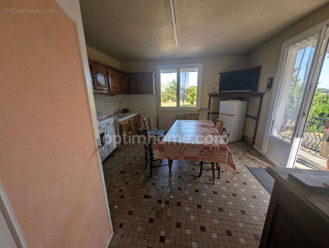 Maison familiale avec sous-sol complet sur 3 264 m² de terrain – Savignac-Lédrier (Dordogne – Périgord Vert) - photo 4