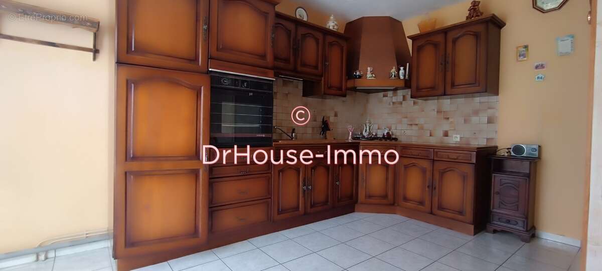 Maison à LA CHAIZE-LE-VICOMTE