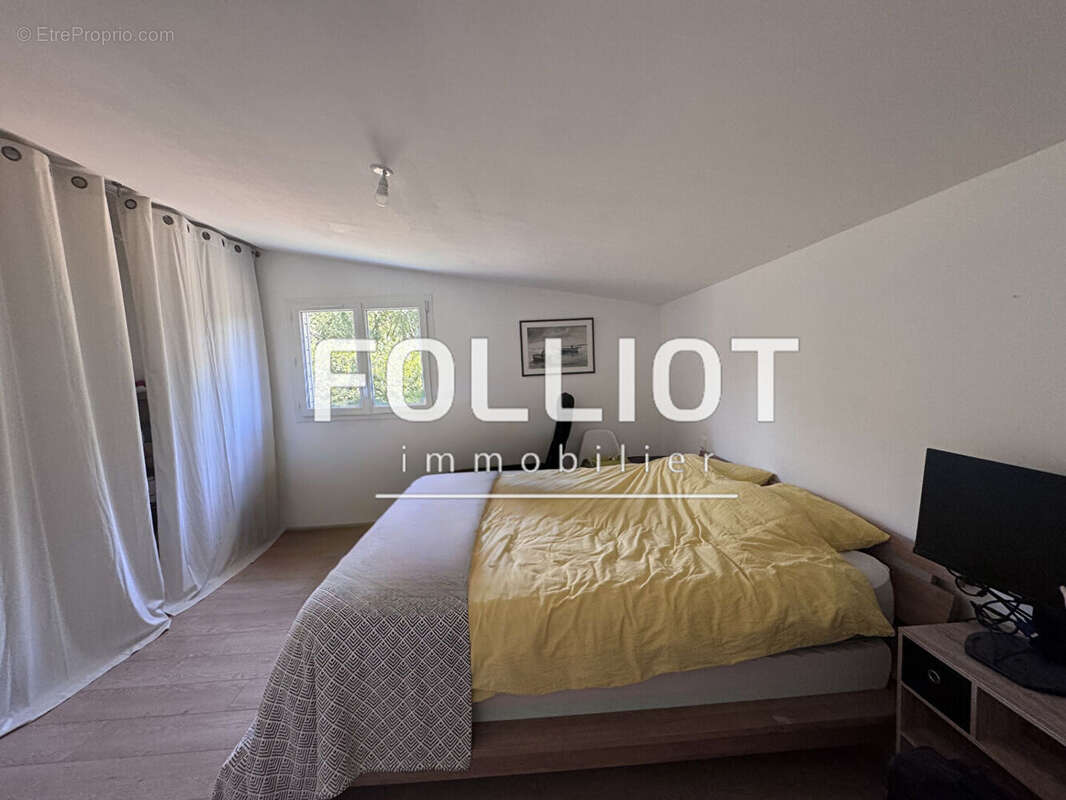 Entre mer & terre, maison spacieuse à vendre à Gratot avec vie de plain pied - Un véritable havre de paix ! - photo 11