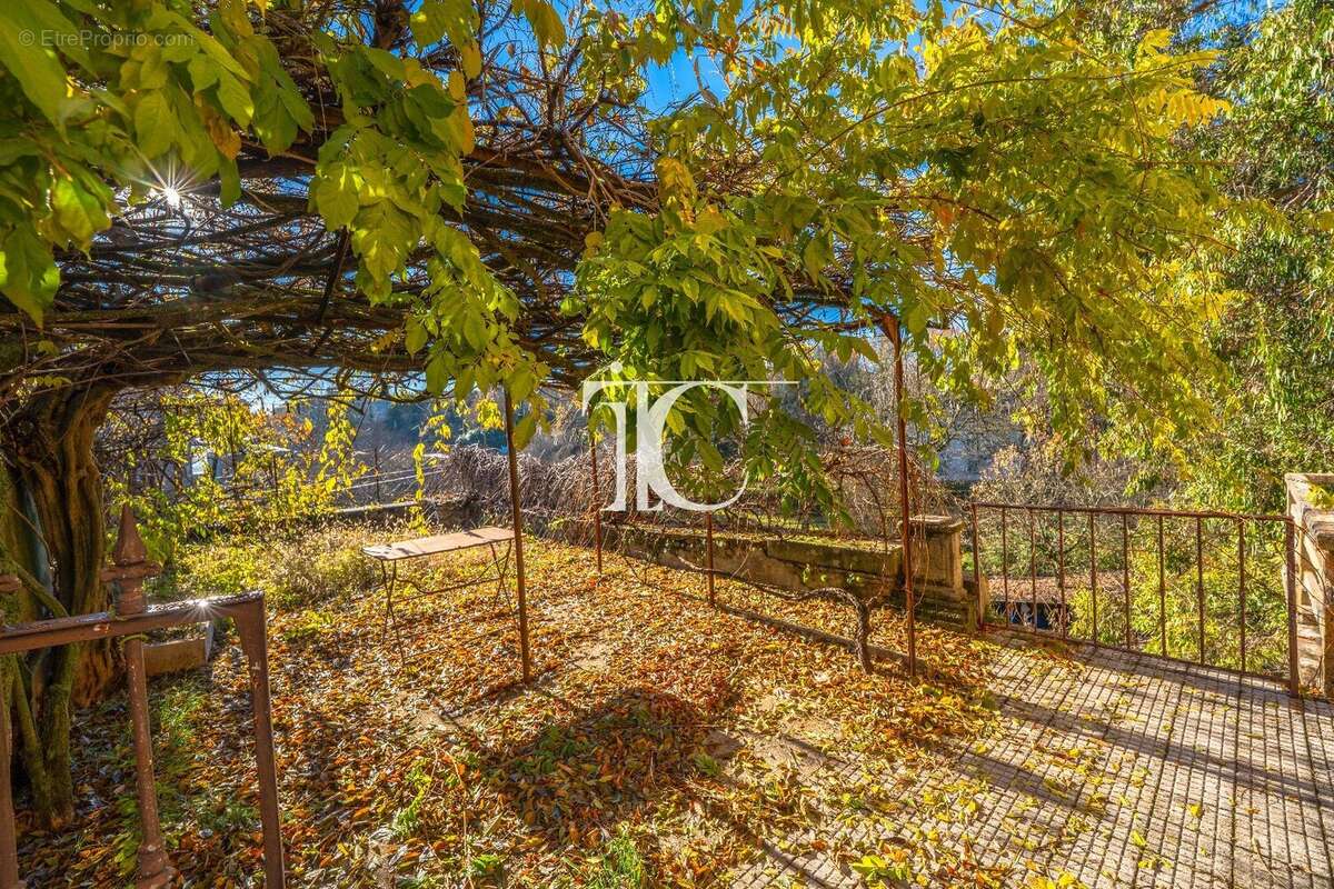 Maison à LAURAC-EN-VIVARAIS