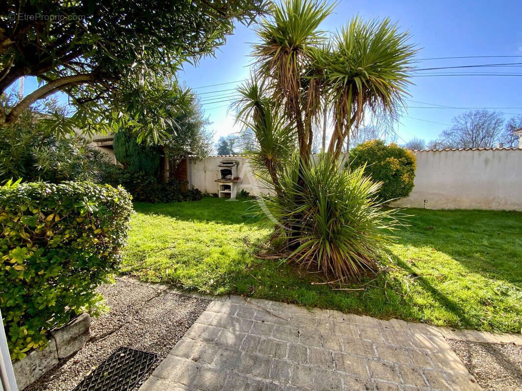 Maison à SALLES-D&#039;ANGLES