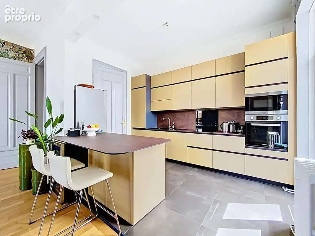 Appartement bourgeois de 166m² avec parking et cave - photo 6