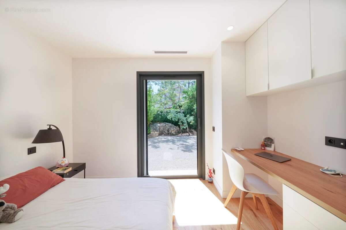 Maison à ROQUEFORT-LES-PINS
