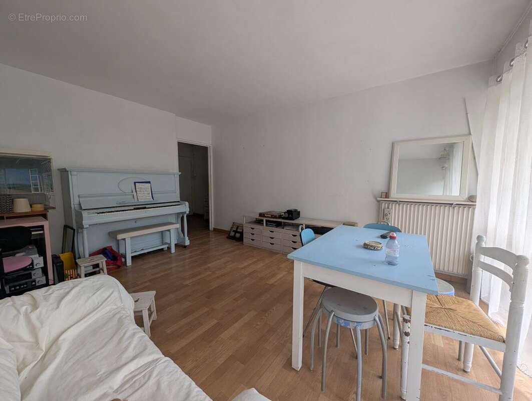 Appartement à LES CLAYES-SOUS-BOIS