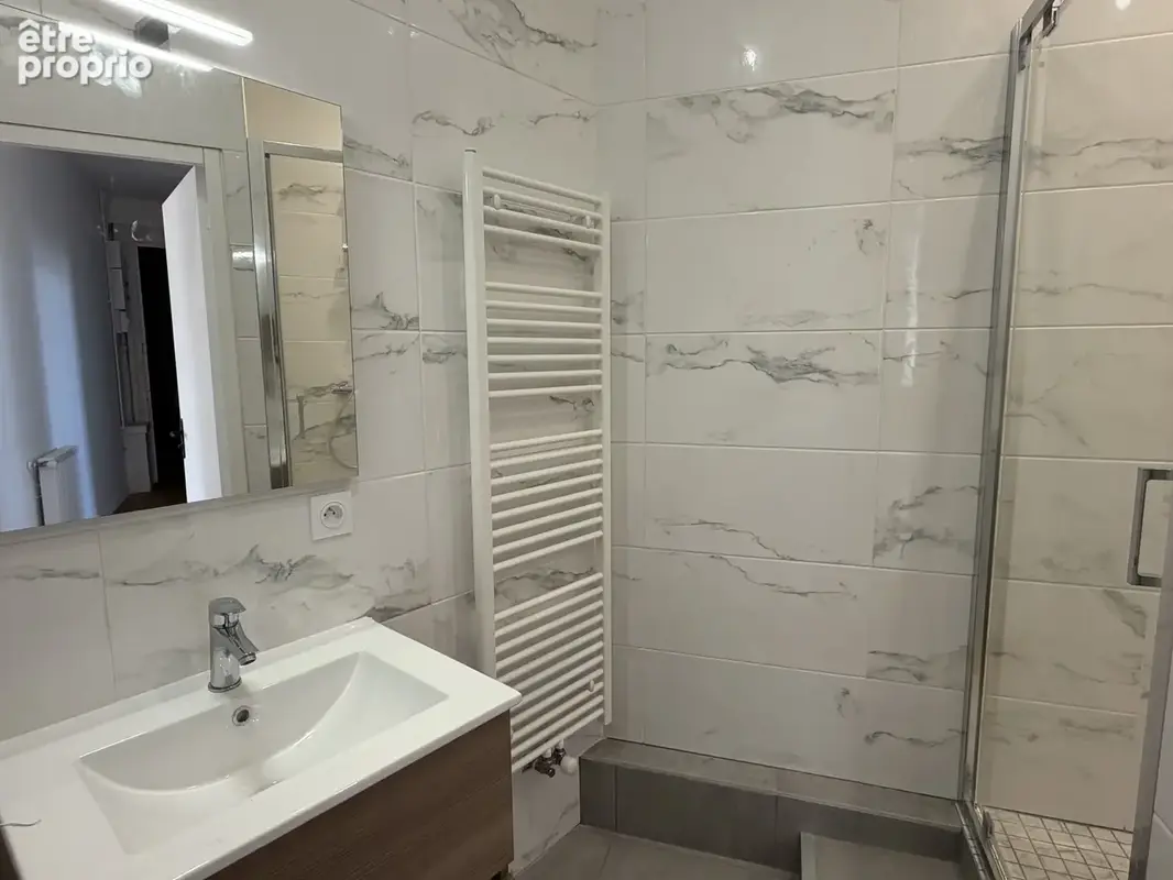Saint-Chamond Centre   70 m2 lumineux refait entièrement à neuf   Investissement ou 1er achat - photo 6