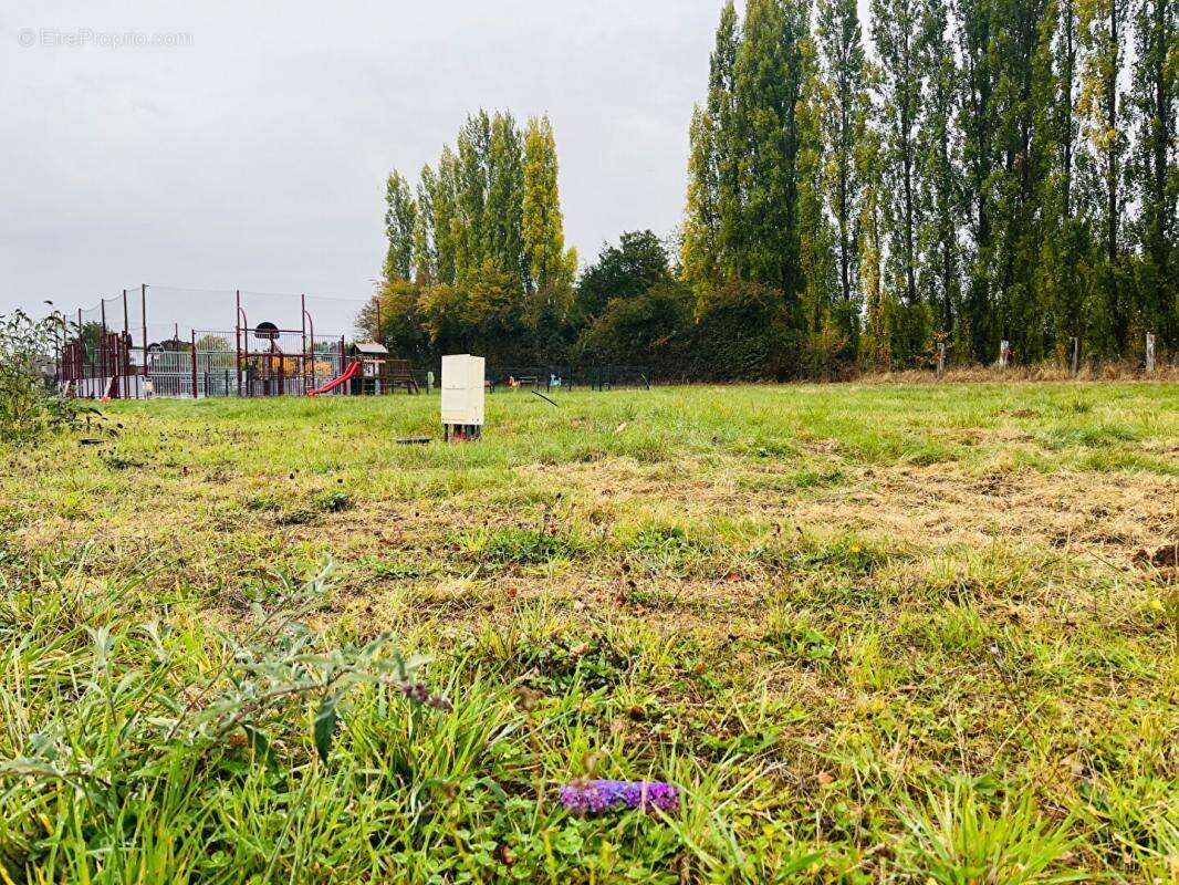 Terrain à NECY