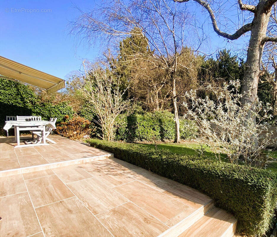 Maison à SAINT-JEAN-DE-BRAYE