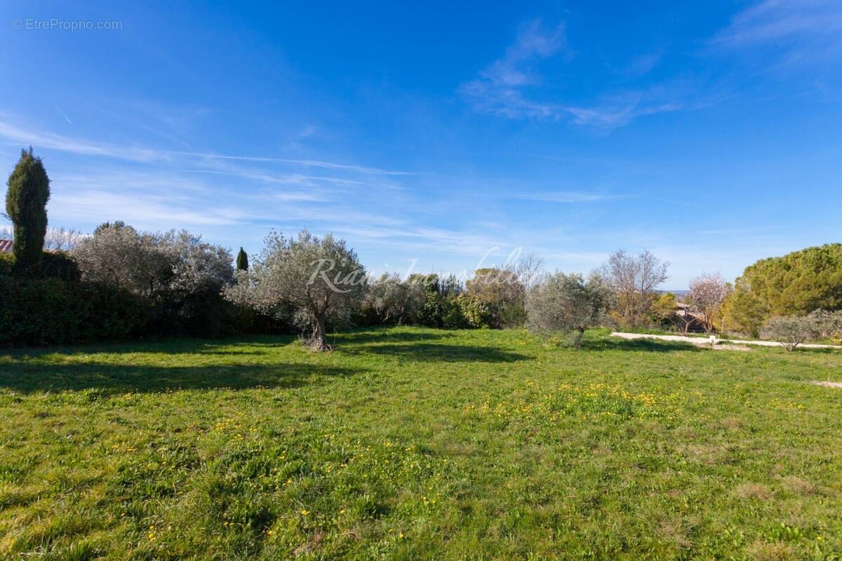 Terrain à LAGNES