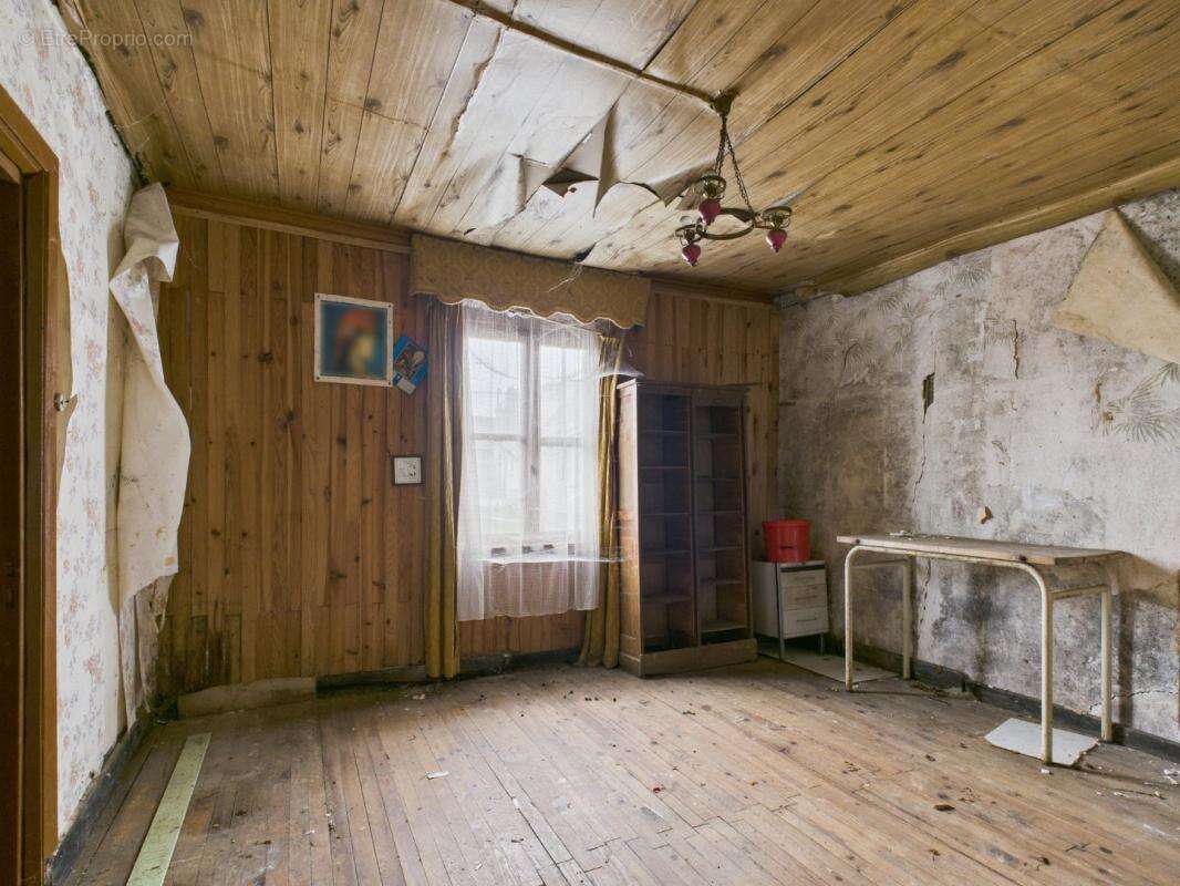 Maison à ESMERY-HALLON