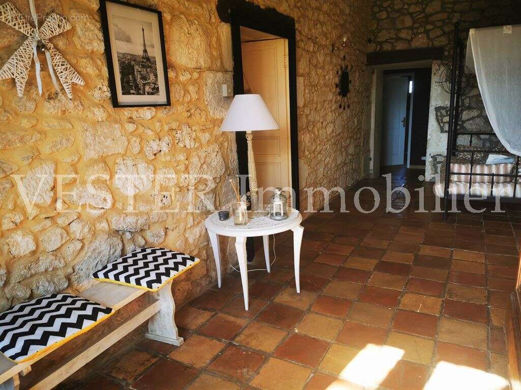 Maison de 250 m², avec 2300m² de terrain et piscine - photo 10