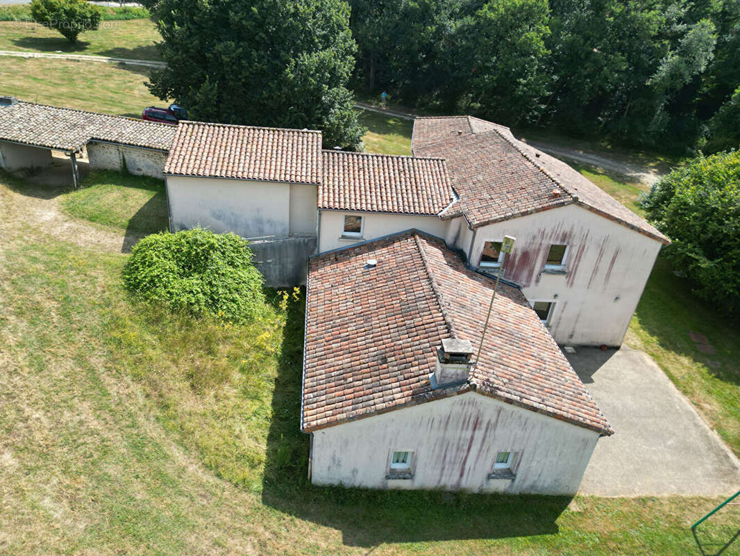 Maison à COUHE