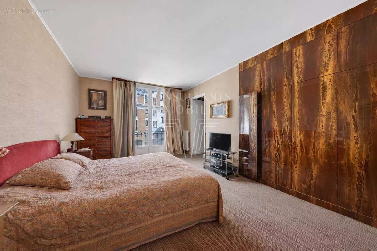 Appartement à NEUILLY-SUR-SEINE