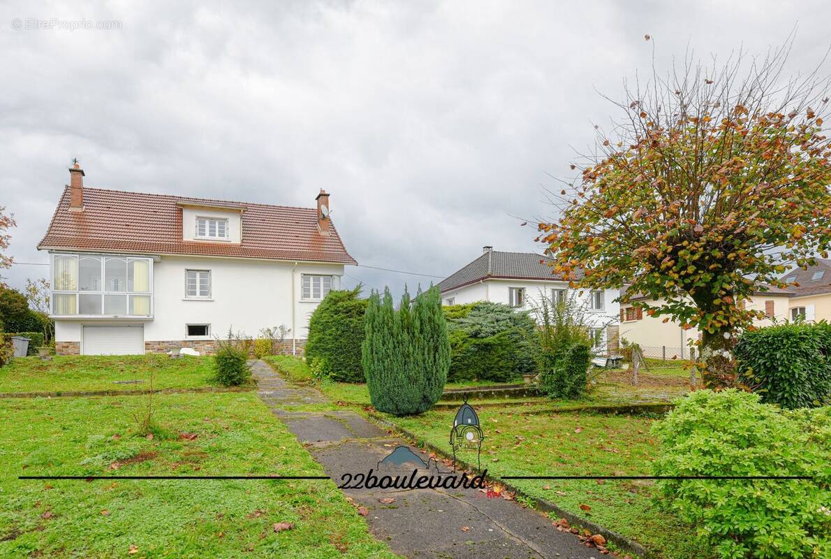 Maison à SAINT-YRIEIX-LA-PERCHE