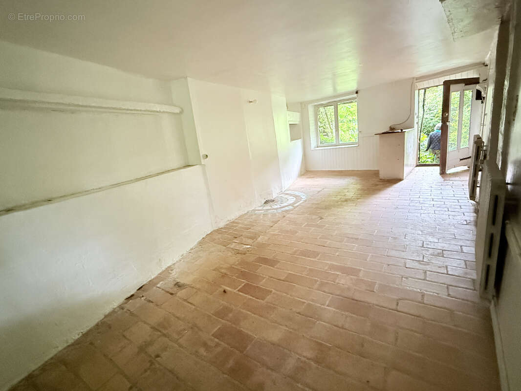 À Vendre   Mas avec Piscine, Écuries et Deux Bâtisses sur Terrain Naturel - photo 7