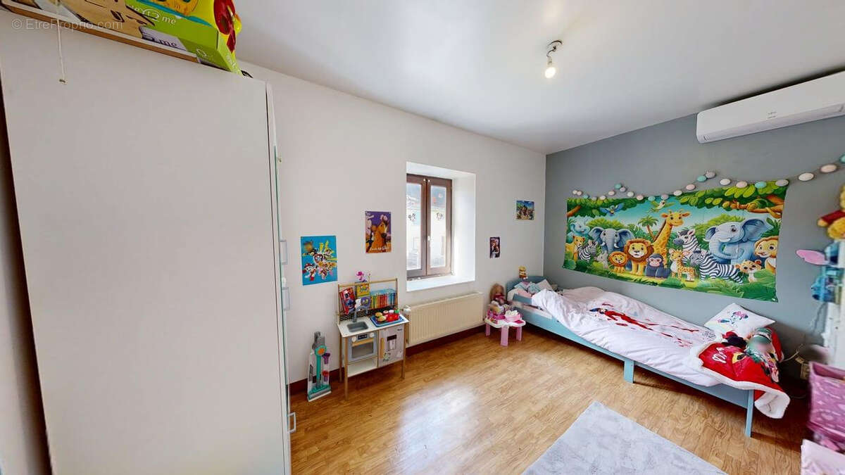 Maison à VEZERONCE-CURTIN