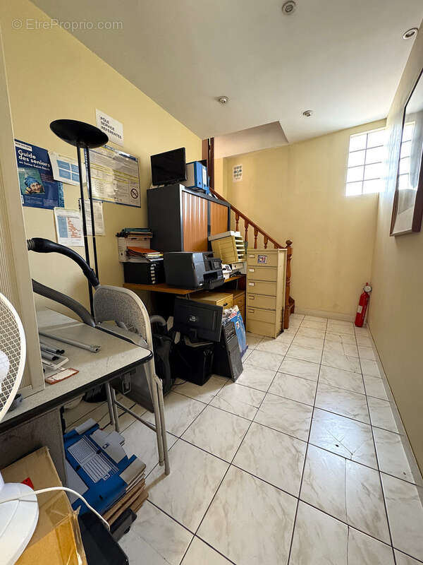 Immeuble de 9 bureaux, potentiel 4500 € par mois, situé idéalement face à la Mairie d'Aulnay-sous-Bois et proc - photo 19