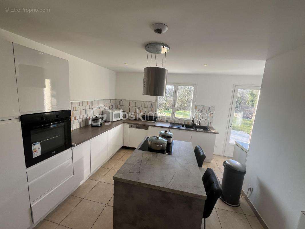 Maison à CRECY-LA-CHAPELLE