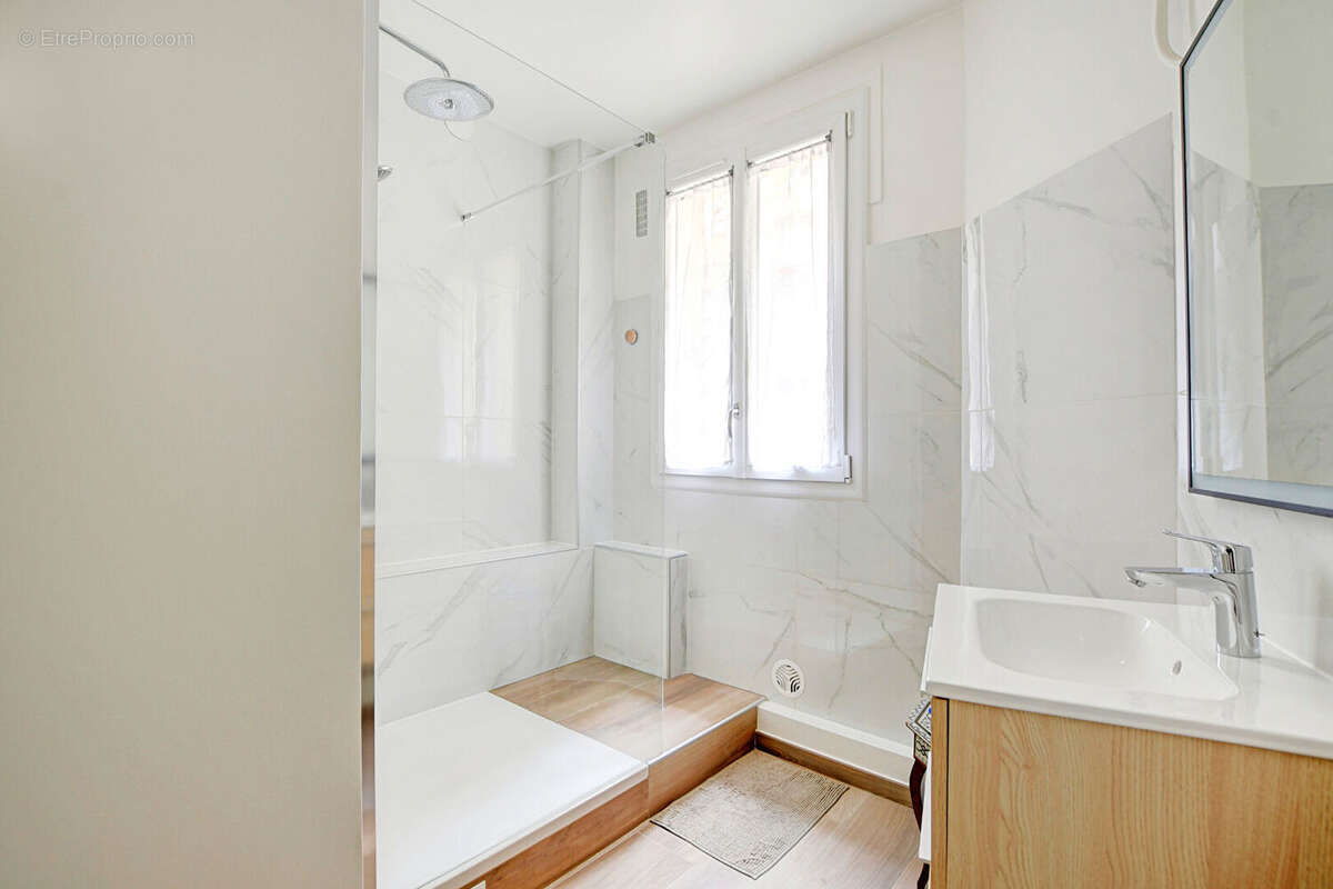 Appartement à PARIS-18E