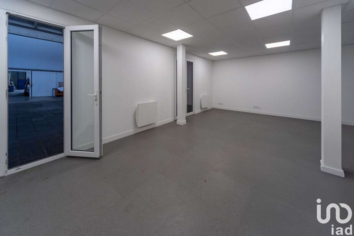 Photo 2 - Commerce à MANTES-LA-VILLE