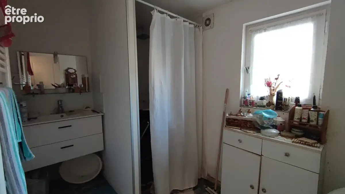 Maison contemporaine des années 80, avec un terrain clôturé de 3214 m2 - photo 11