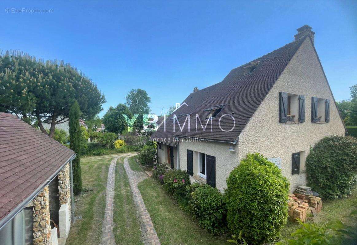 Maison à LA CELLE-LES-BORDES