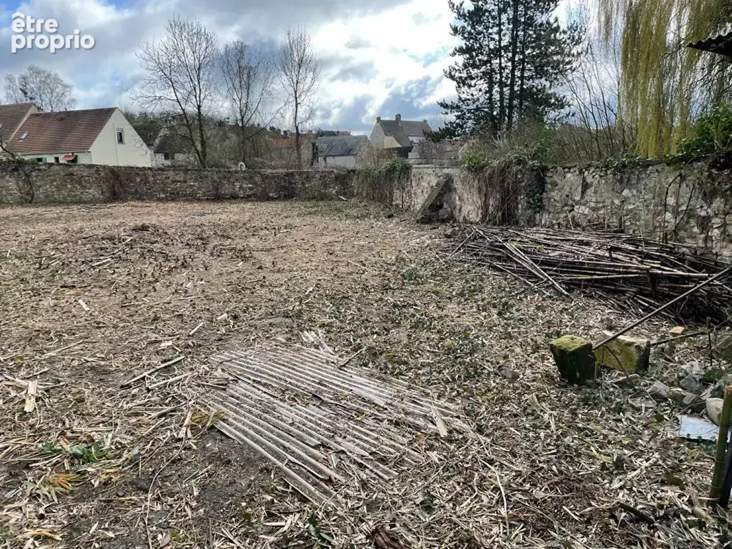 Terrain à NEUILLY-SAINT-FRONT