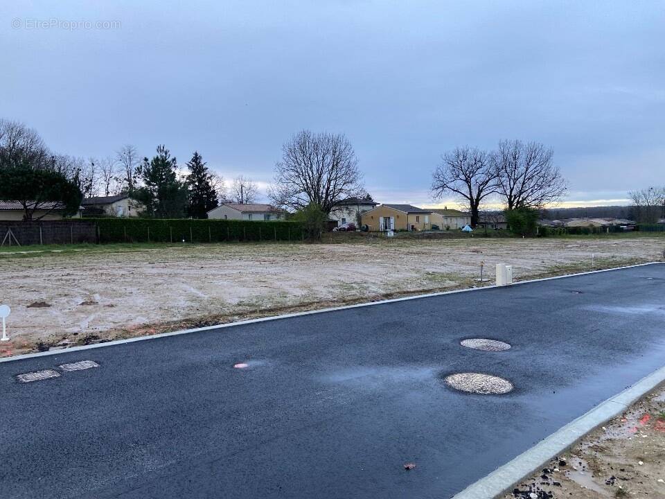 Terrain à SAINT-CAPRAIS-DE-BORDEAUX