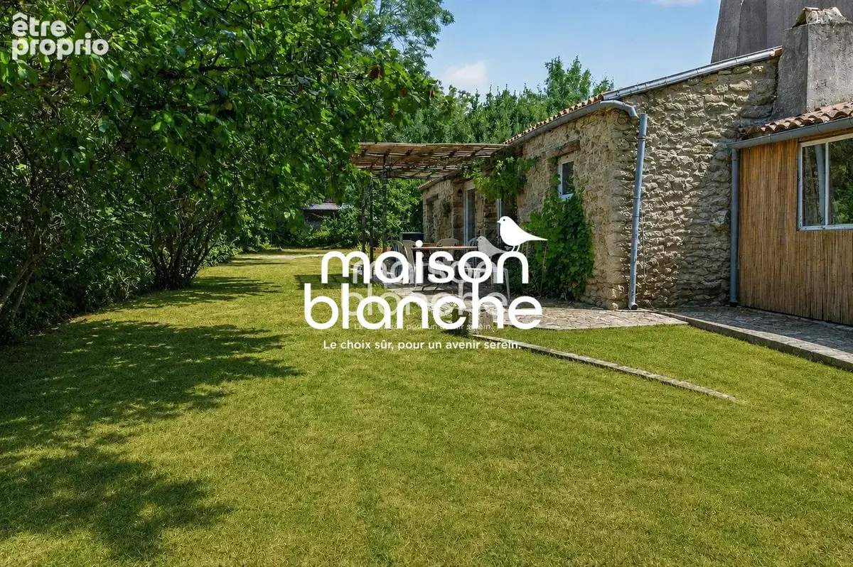 Maison 6 pièces 192 m² à vendre à Saint-Pierre-D'amilly (17700) - photo 2