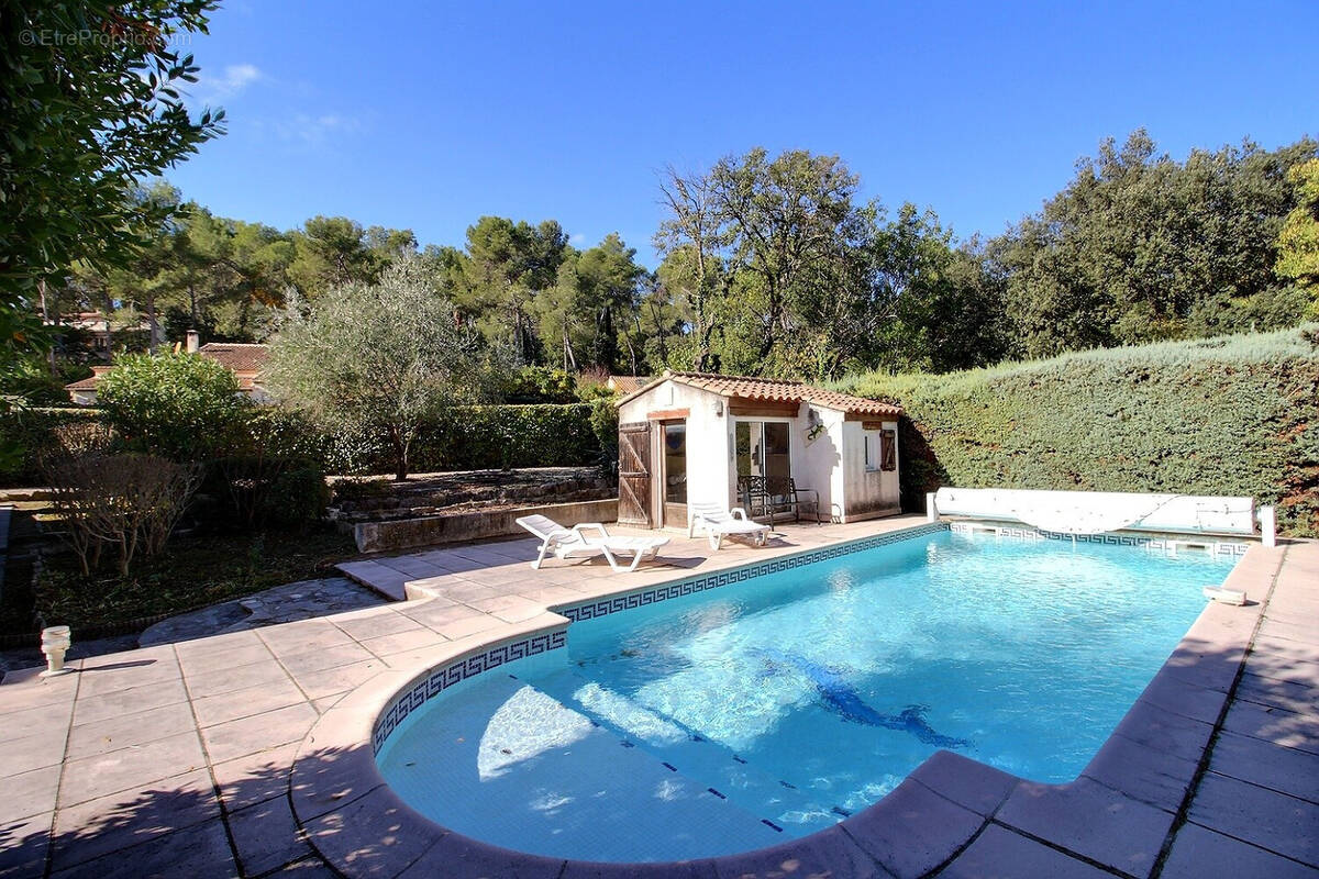 Maison à SAINT-CLEMENT-DE-RIVIERE