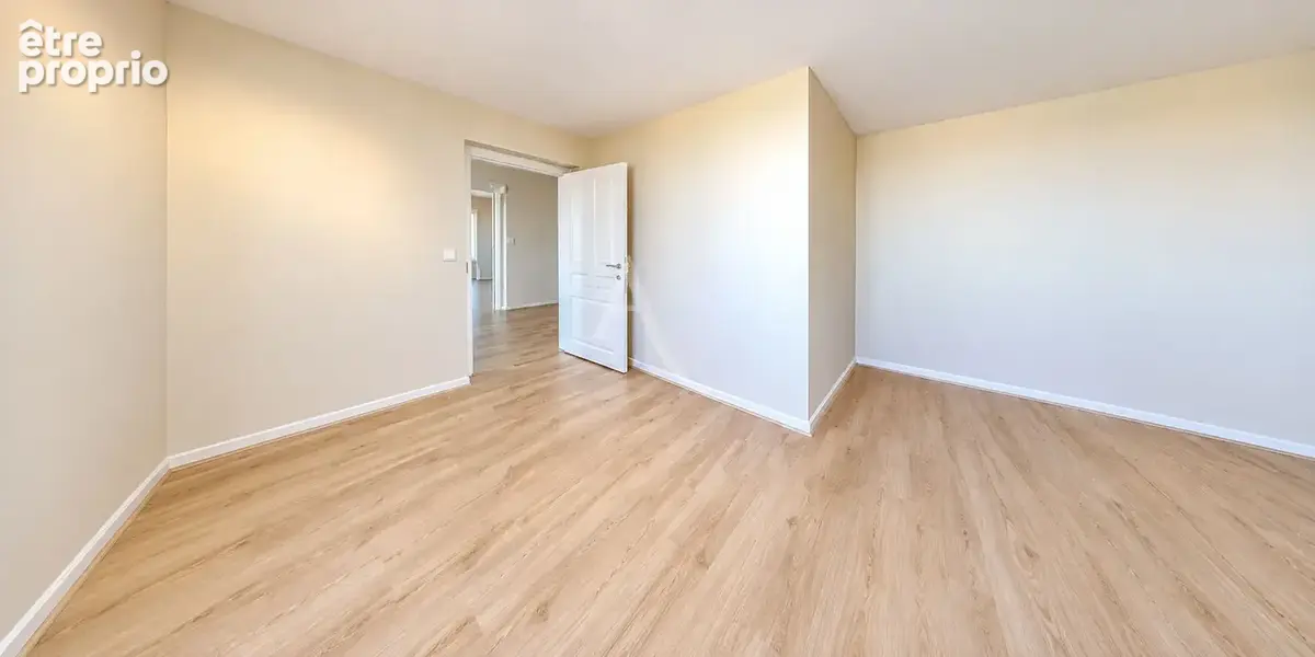 Maison de caractère 272 m² avec piscine  - La Tour-du-Crieu - photo 13