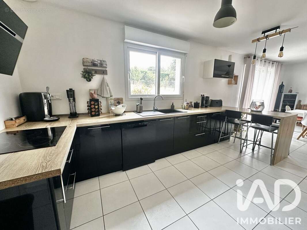 Maison 96 m² à Sideville  - photo 3