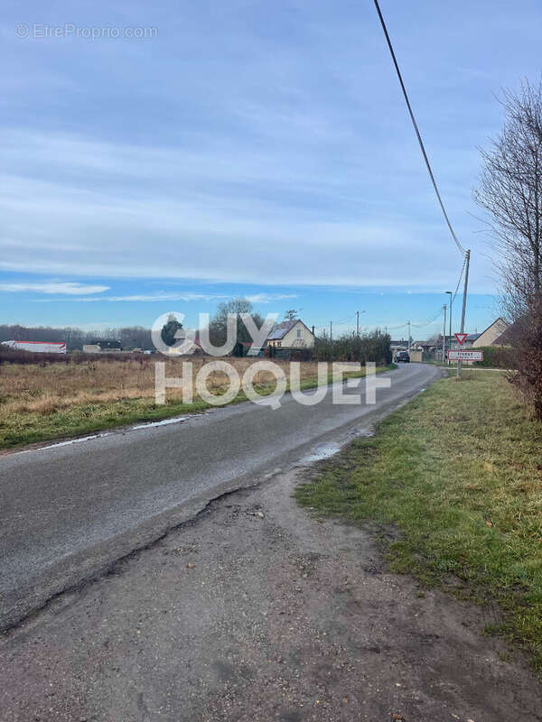 Terrain à MARCILLY-LA-CAMPAGNE