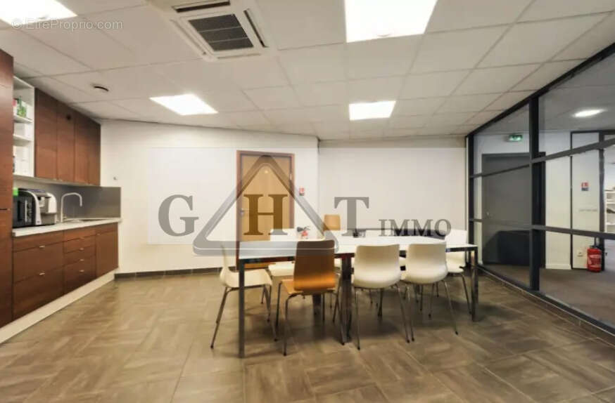 Commerce à SAINT-MAUR-DES-FOSSES