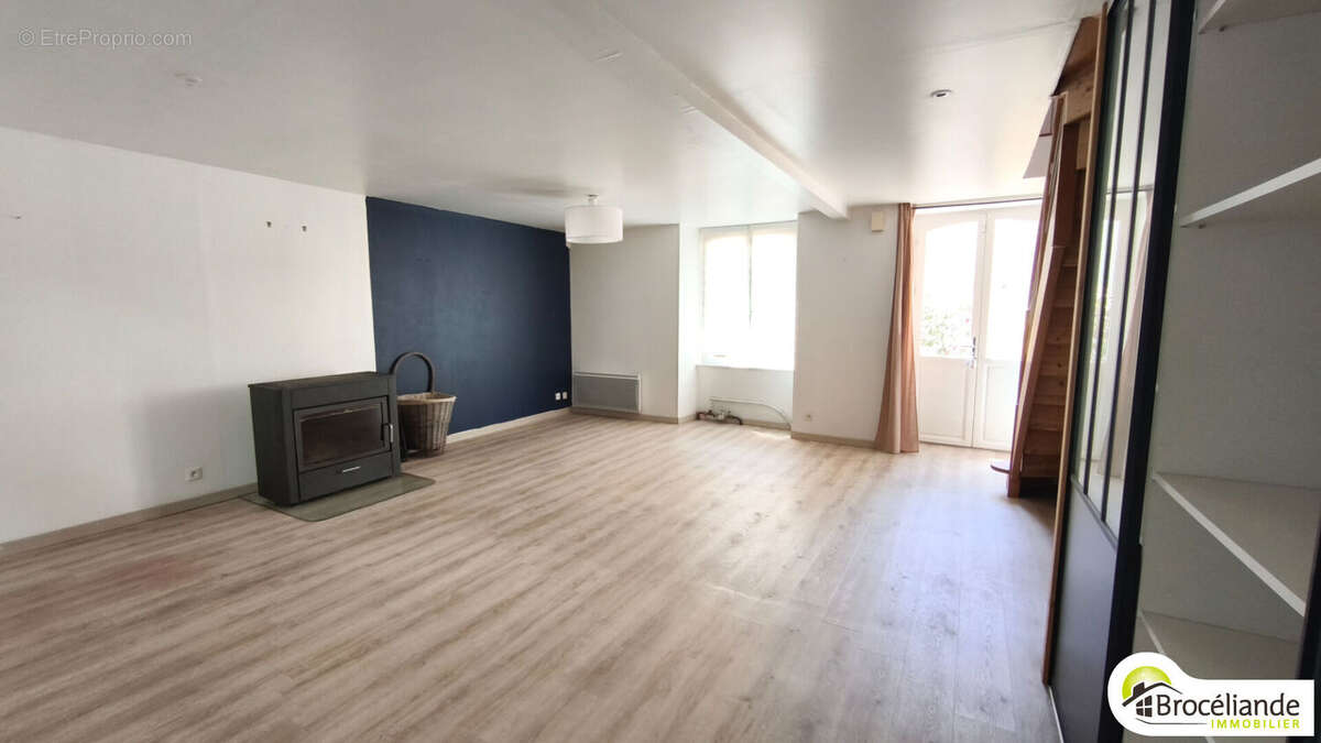 Maison de bourg en plein centre - photo 2